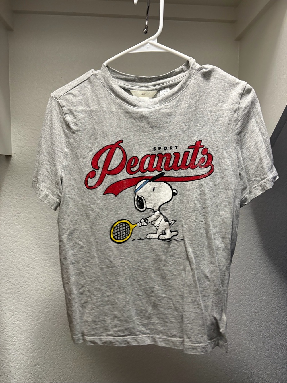 H&M Peanuts Snoopy Tennis Graphic Tee - Heather Grey & Red